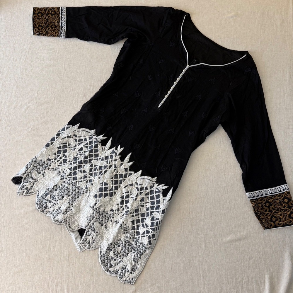 Womens Black Embroidered Kurti Tunic Top White Lace Hem Pearl Detail - Picture 4 of 6